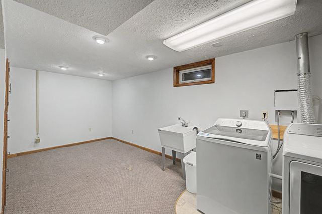 2228 Edward St, Salina, KS 67401