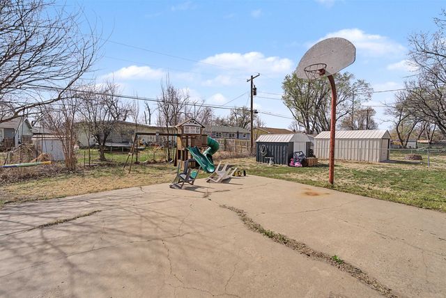 2228 Edward St, Salina, KS 67401