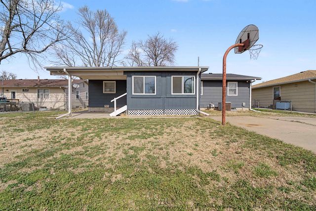 2228 Edward St, Salina, KS 67401