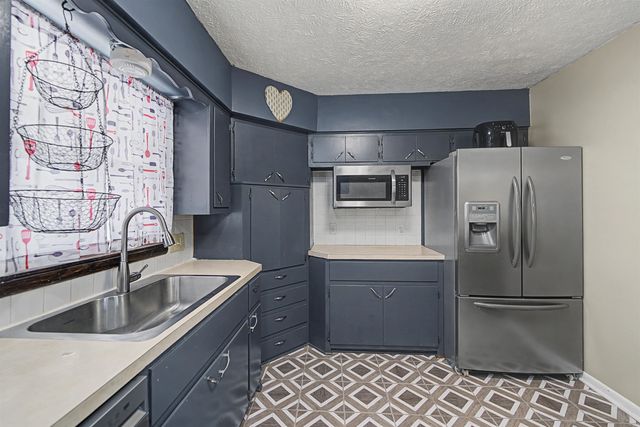 2228 Edward St, Salina, KS 67401