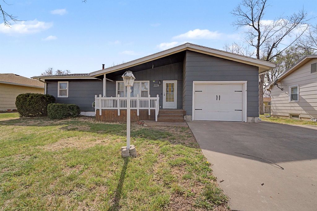 2228 Edward St, Salina, KS 67401
