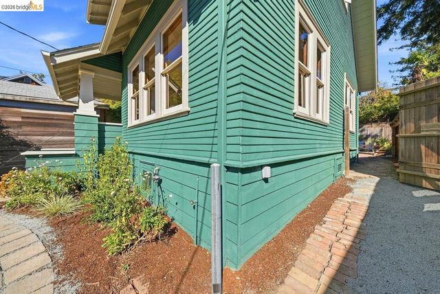 2705 Walker St, Berkeley, CA 94705