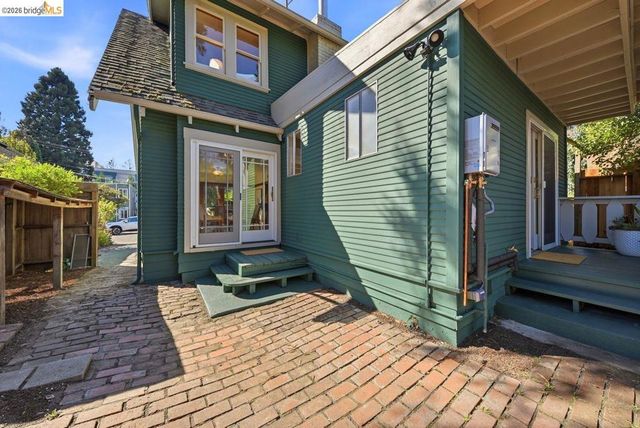 2705 Walker St, Berkeley, CA 94705