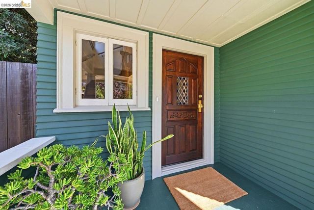 2705 Walker St, Berkeley, CA 94705