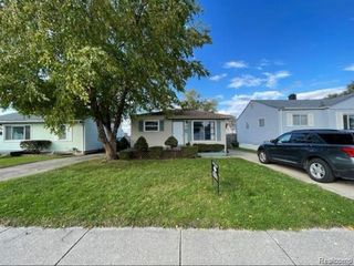 47 E Barrett Avenue, Madison Heights, MI 48071