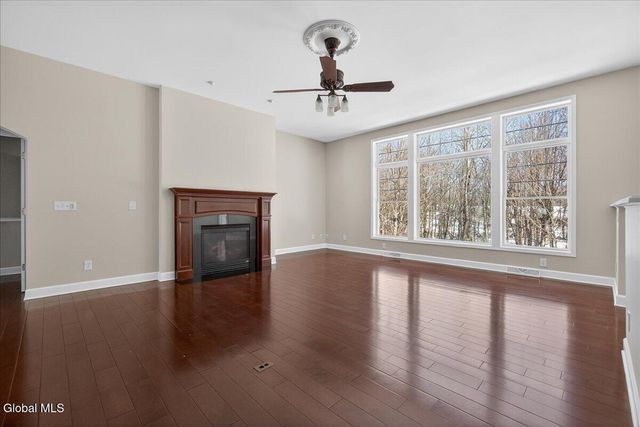 19 Highview Way, Halfmoon, NY 12118