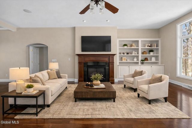 19 Highview Way, Halfmoon, NY 12118