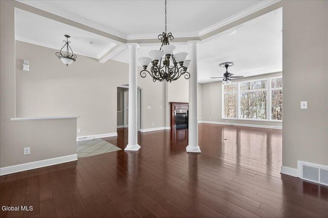 19 Highview Way, Halfmoon, NY 12118