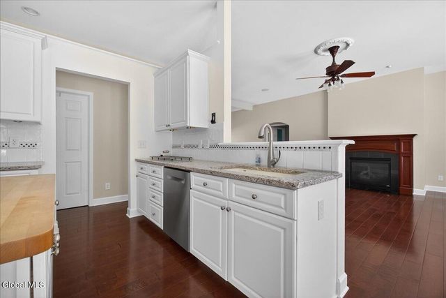 19 Highview Way, Halfmoon, NY 12118