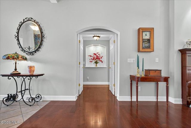 19 Highview Way, Halfmoon, NY 12118