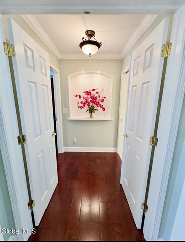 19 Highview Way, Halfmoon, NY 12118