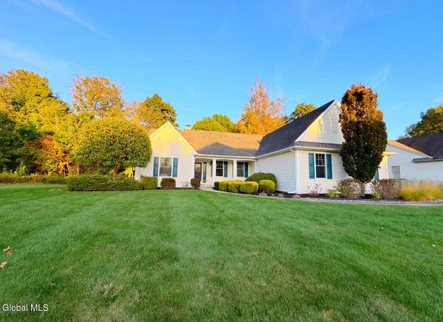 19 Highview Way, Halfmoon, NY 12118