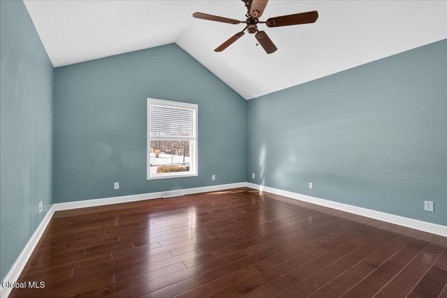 19 Highview Way, Halfmoon, NY 12118