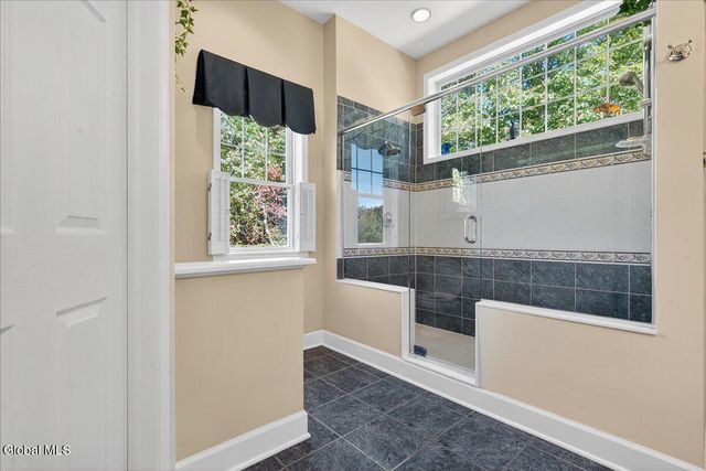 19 Highview Way, Halfmoon, NY 12118