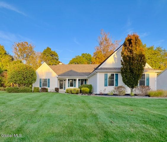 19 Highview Way, Halfmoon, NY 12118