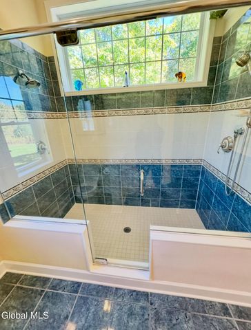 19 Highview Way, Halfmoon, NY 12118