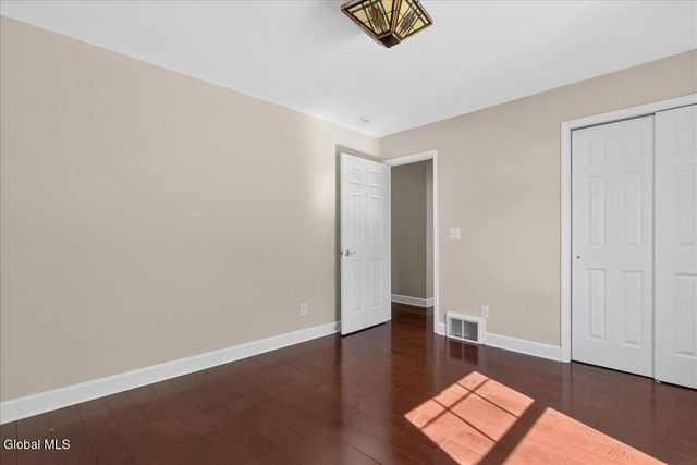 19 Highview Way, Halfmoon, NY 12118