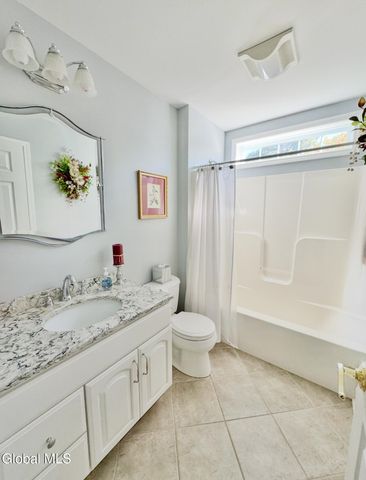 19 Highview Way, Halfmoon, NY 12118