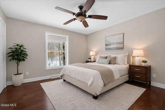 19 Highview Way, Halfmoon, NY 12118