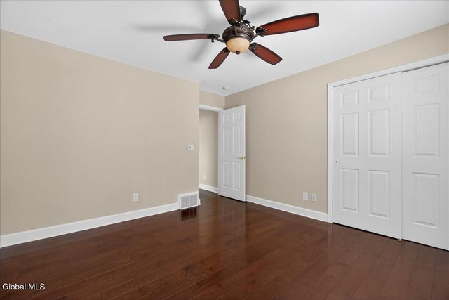 19 Highview Way, Halfmoon, NY 12118