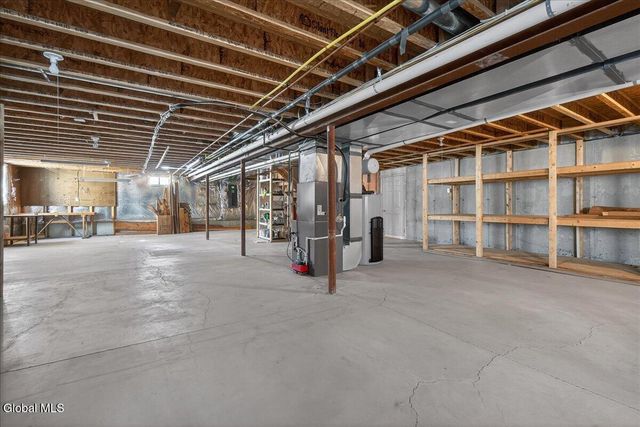 19 Highview Way, Halfmoon, NY 12118