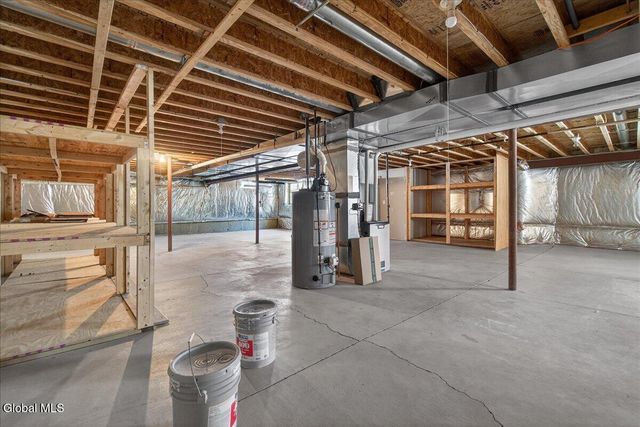 19 Highview Way, Halfmoon, NY 12118