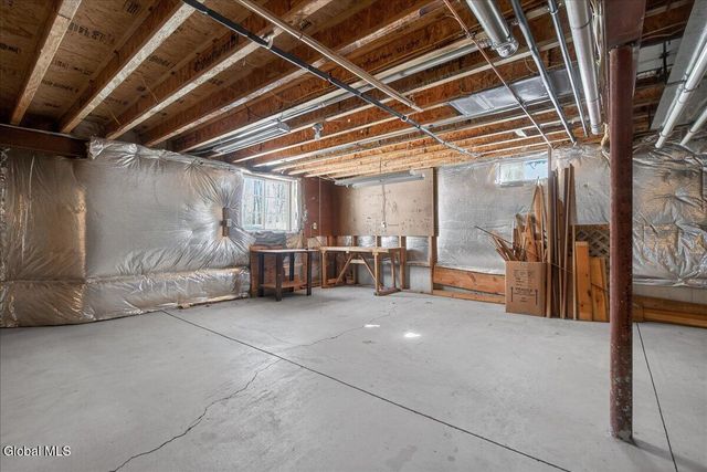 19 Highview Way, Halfmoon, NY 12118