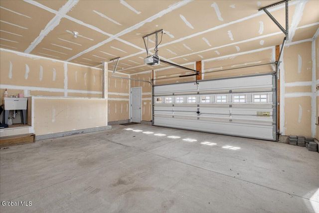 19 Highview Way, Halfmoon, NY 12118