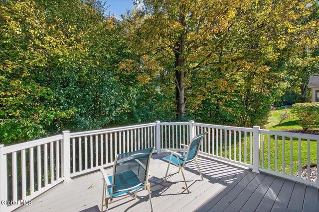 19 Highview Way, Halfmoon, NY 12118