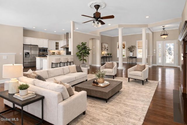 19 Highview Way, Halfmoon, NY 12118