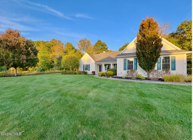 19 Highview Way, Halfmoon, NY 12118