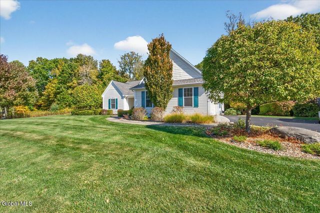 19 Highview Way, Halfmoon, NY 12118