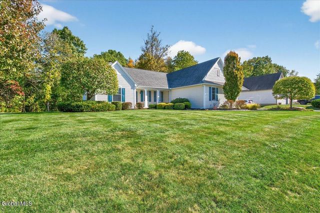 19 Highview Way, Halfmoon, NY 12118