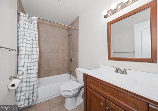 17 GOGH CIR, Newark, DE 19702