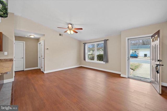 17 GOGH CIR, Newark, DE 19702