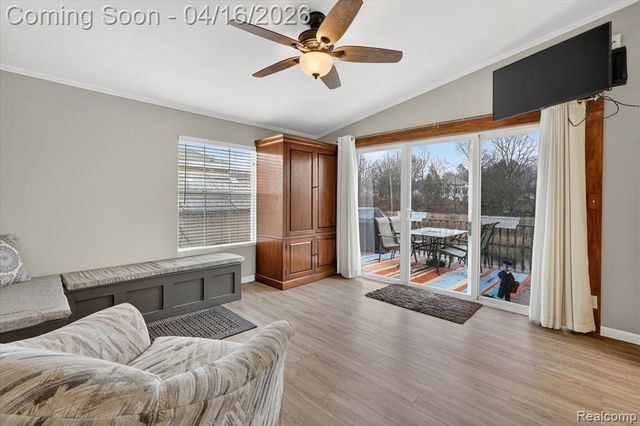 11542 Clearwater Dr, Fenton, MI 48430