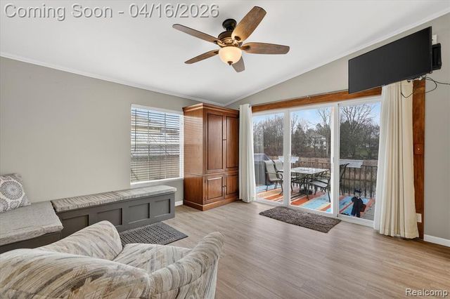 11542 Clearwater Dr, Fenton, MI 48430