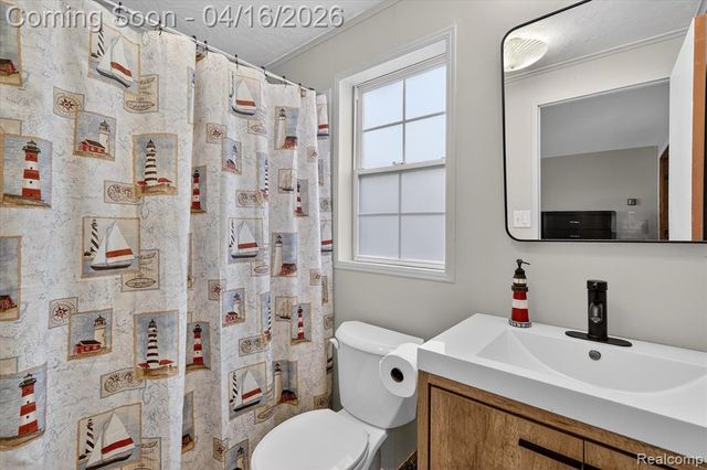 11542 Clearwater Dr, Fenton, MI 48430