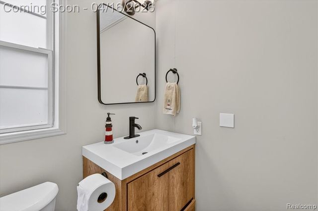 11542 Clearwater Dr, Fenton, MI 48430
