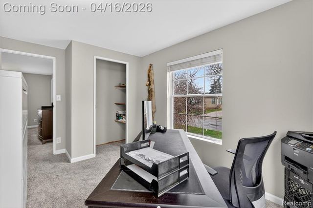 11542 Clearwater Dr, Fenton, MI 48430