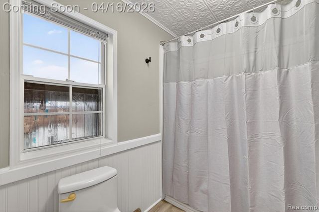 11542 Clearwater Dr, Fenton, MI 48430