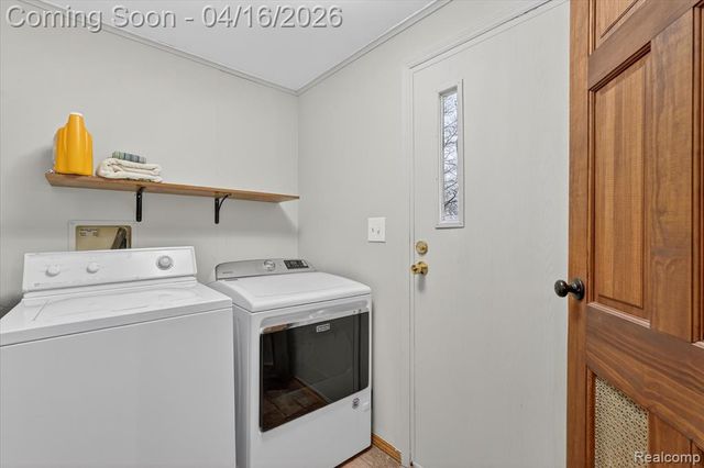 11542 Clearwater Dr, Fenton, MI 48430