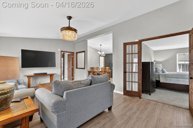 11542 Clearwater Dr, Fenton, MI 48430