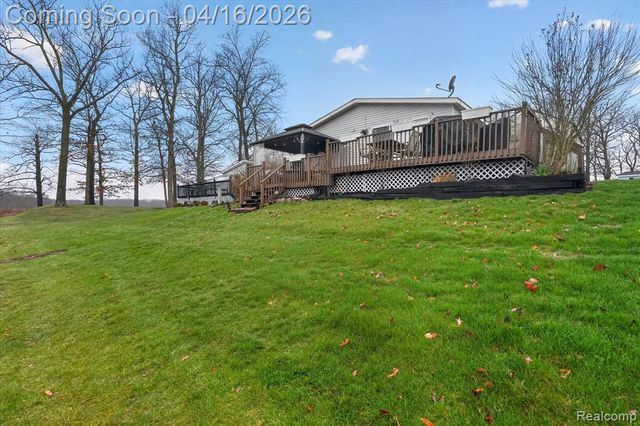 11542 Clearwater Dr, Fenton, MI 48430