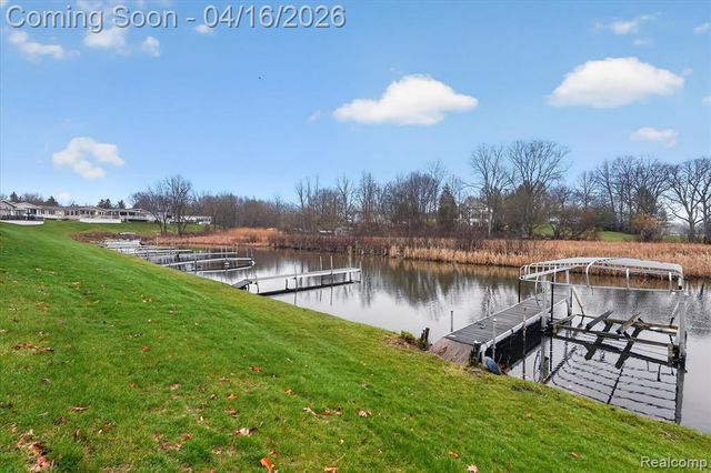 11542 Clearwater Dr, Fenton, MI 48430