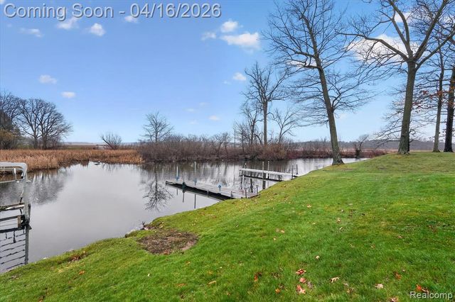 11542 Clearwater Dr, Fenton, MI 48430