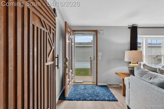 11542 Clearwater Dr, Fenton, MI 48430