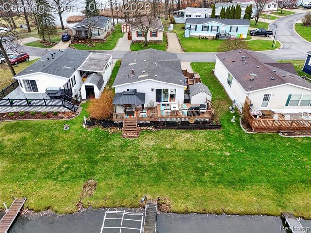 11542 Clearwater Dr, Fenton, MI 48430