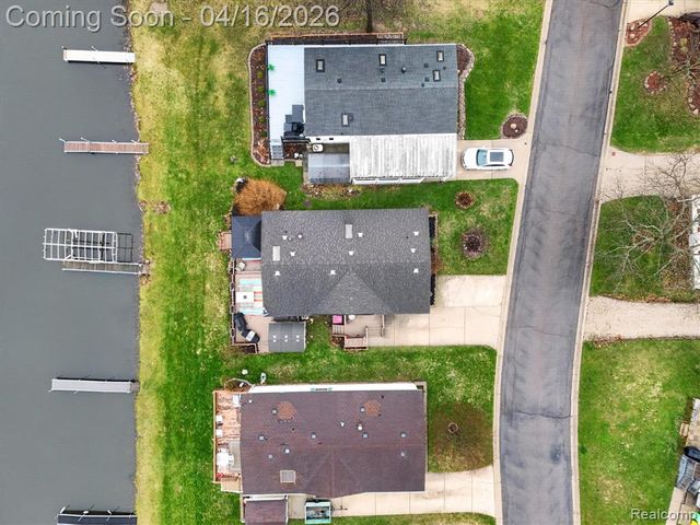 11542 Clearwater Dr, Fenton, MI 48430