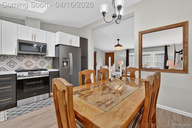 11542 Clearwater Dr, Fenton, MI 48430